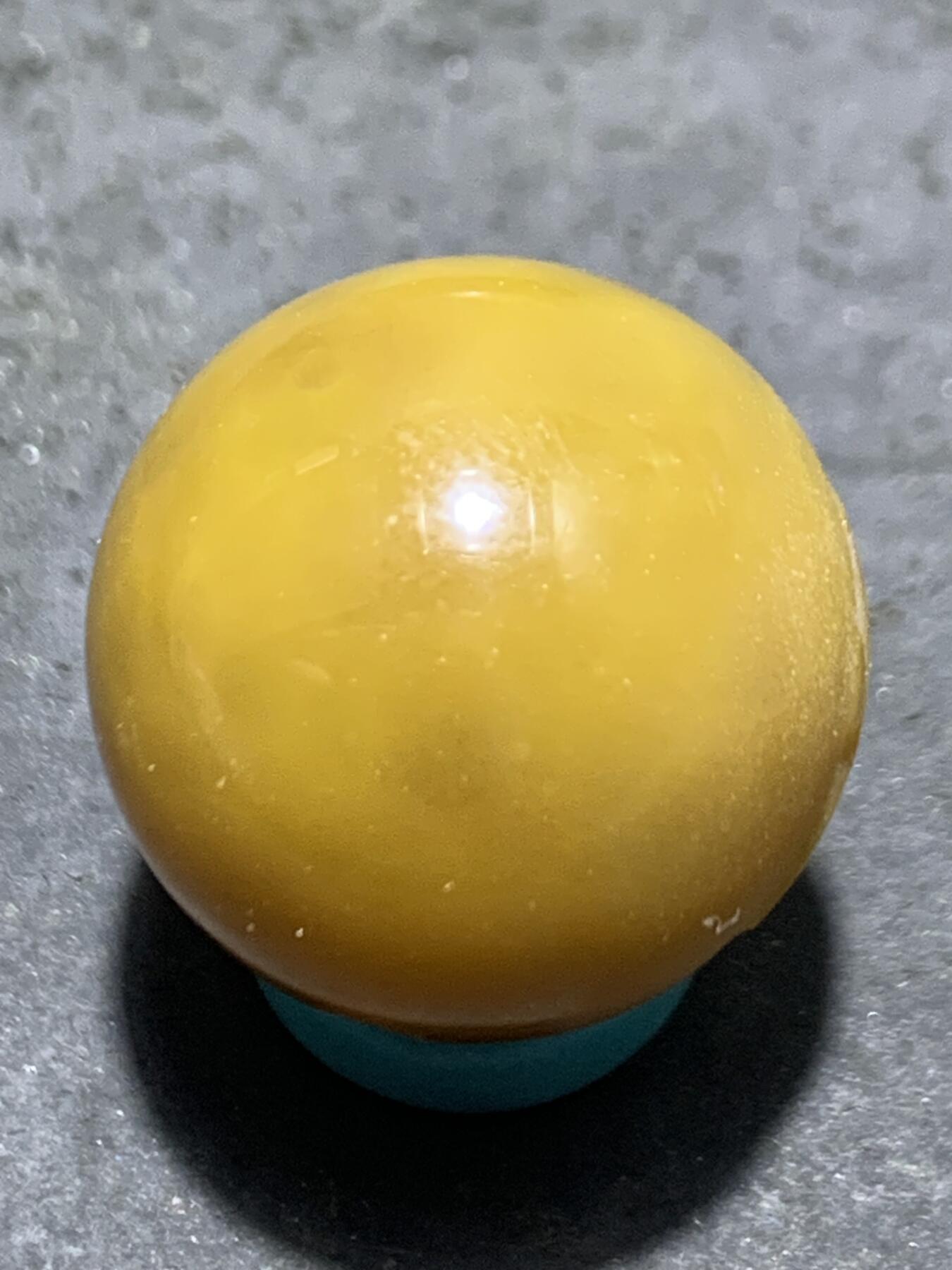 精美高玉化亚光冻料鸡油黄战国红玛瑙手工俏色巧雕悟字珠一个，