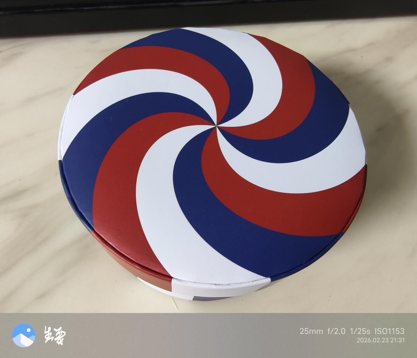 2021年纽埃发行童话古灵精怪的眼睛1盎司999银高浮雕彩色UV印刷纪念银币