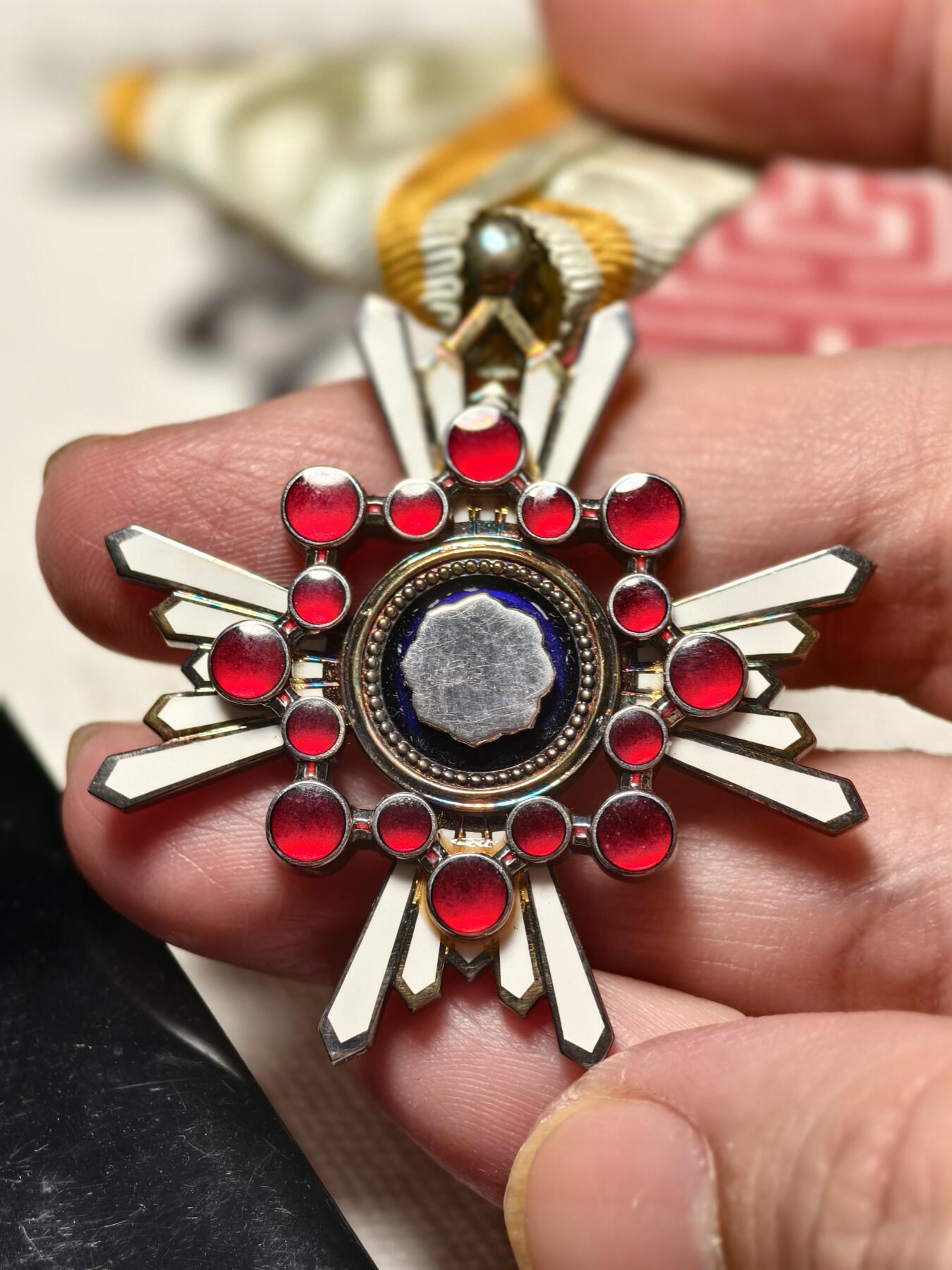 抚柳草堂-第十三期（贺新春首场）章牌钱币  奖章勋章限时免佣 满百包邮 放漏专场 勋五等瑞宝章 二战时期版本 银质七宝烧珐琅完美重28.4g 品相如图