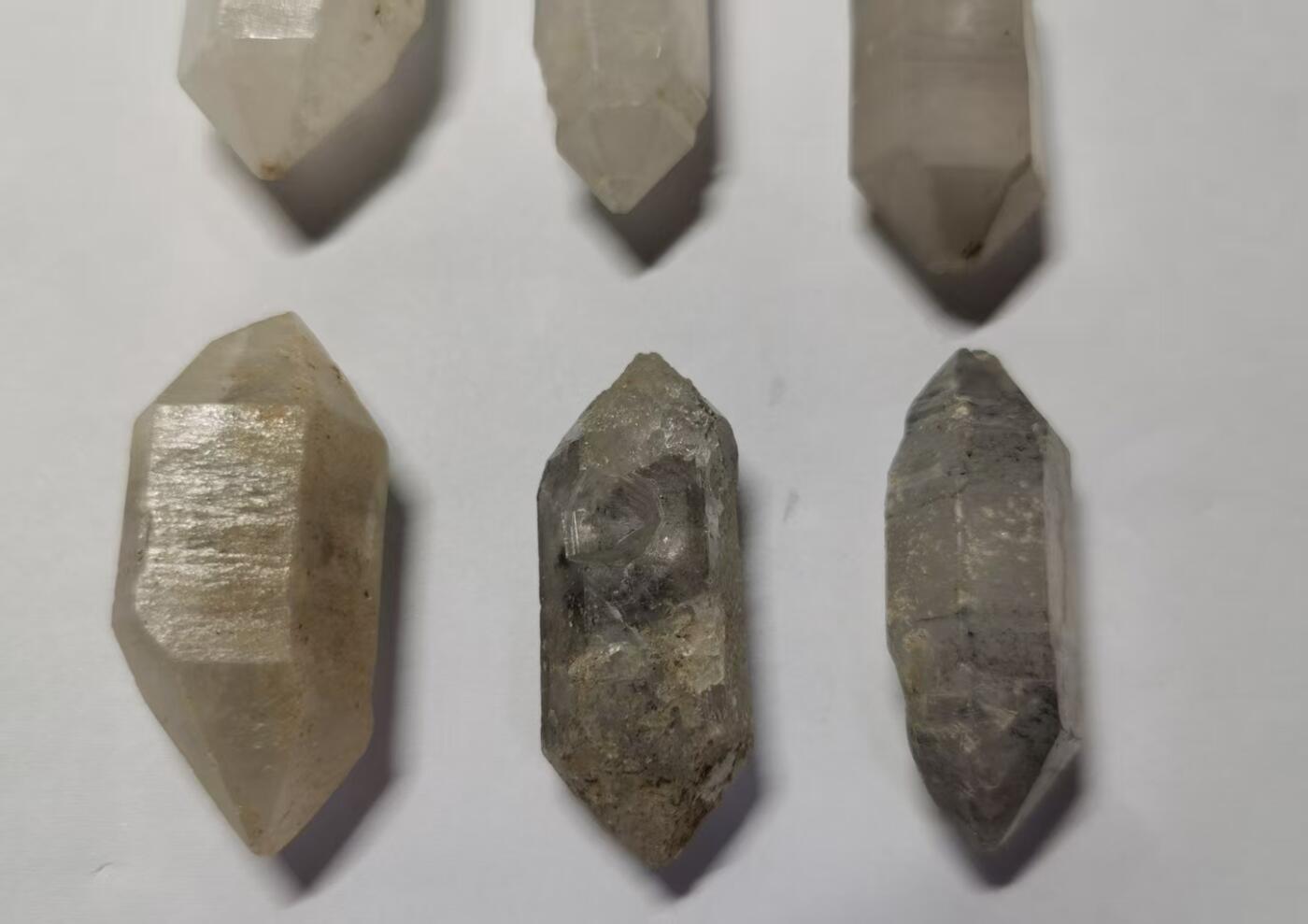 七河·世界世界币章杂件矿标化石小拍（总第38期） 藏家出品X756（10） 块头比较大的云贵闪灵水晶原石一组6件 90多克 本件拍品由合作藏家邮寄