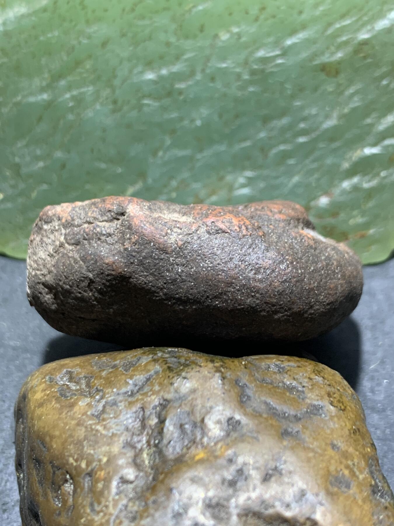 精美铁红皮开窗料南红玛瑙原石一颗，