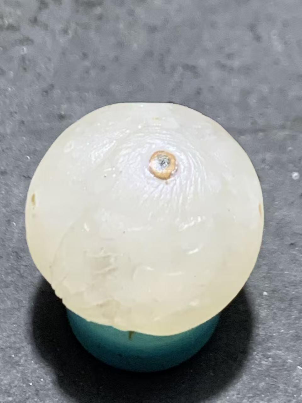 精美满冰飘亚光战国红玛瑙手工俏色巧雕喜鹊随形珠一个