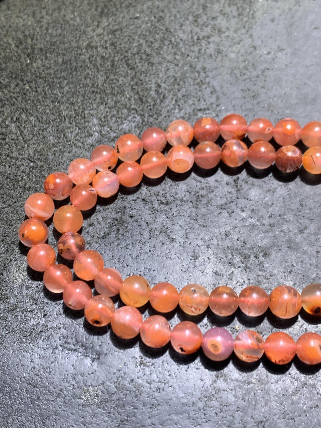 川料冻料飘红南红玛瑙多圈手串一条，