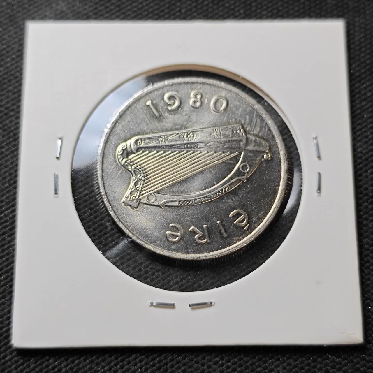 KK钱币收藏小铺  第396期  2月预留时间 周末发货  1980爱尔兰10便士 好品