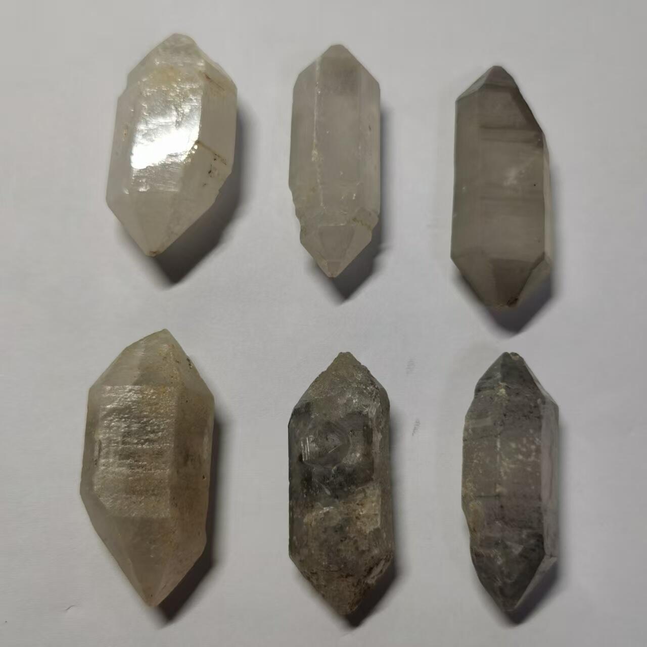 七河·世界世界币章杂件矿标化石小拍（总第38期） 藏家出品X756（10） 块头比较大的云贵闪灵水晶原石一组6件 90多克 本件拍品由合作藏家邮寄