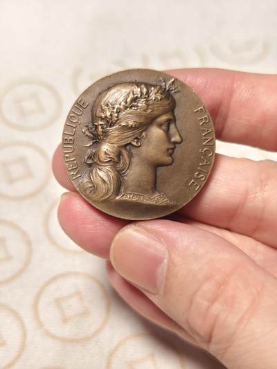 抚柳草堂-第十三期（贺新春首场）章牌钱币  奖章勋章限时免佣 满百包邮 放漏专场 - 19世纪末-20世纪初 法国玛丽安娜女神铜章 重26.6g 35.9mm 边铭丰饶角 品相很不错