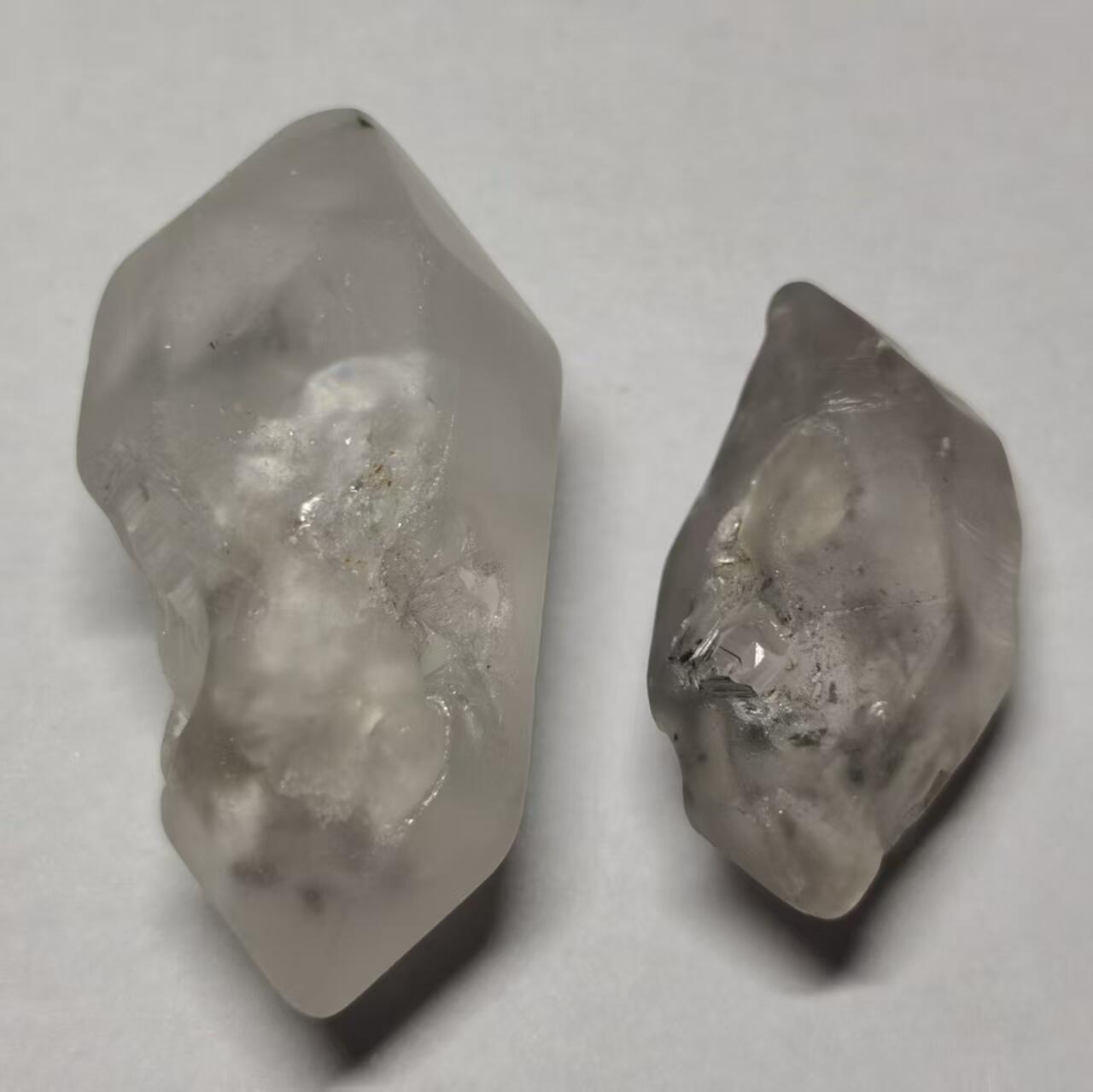 七河·世界世界币章杂件矿标化石小拍（总第38期） 藏家出品 X680（10）水冲皮 贵州闪灵水晶2件 本件拍品由合作藏家邮寄