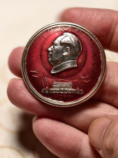 抚柳草堂-第十三期（贺新春首场）章牌钱币  奖章勋章限时免佣 满百包邮 放漏专场 - 1967毛主席像章 紧跟毛主席的伟大战略部署 直径38mm