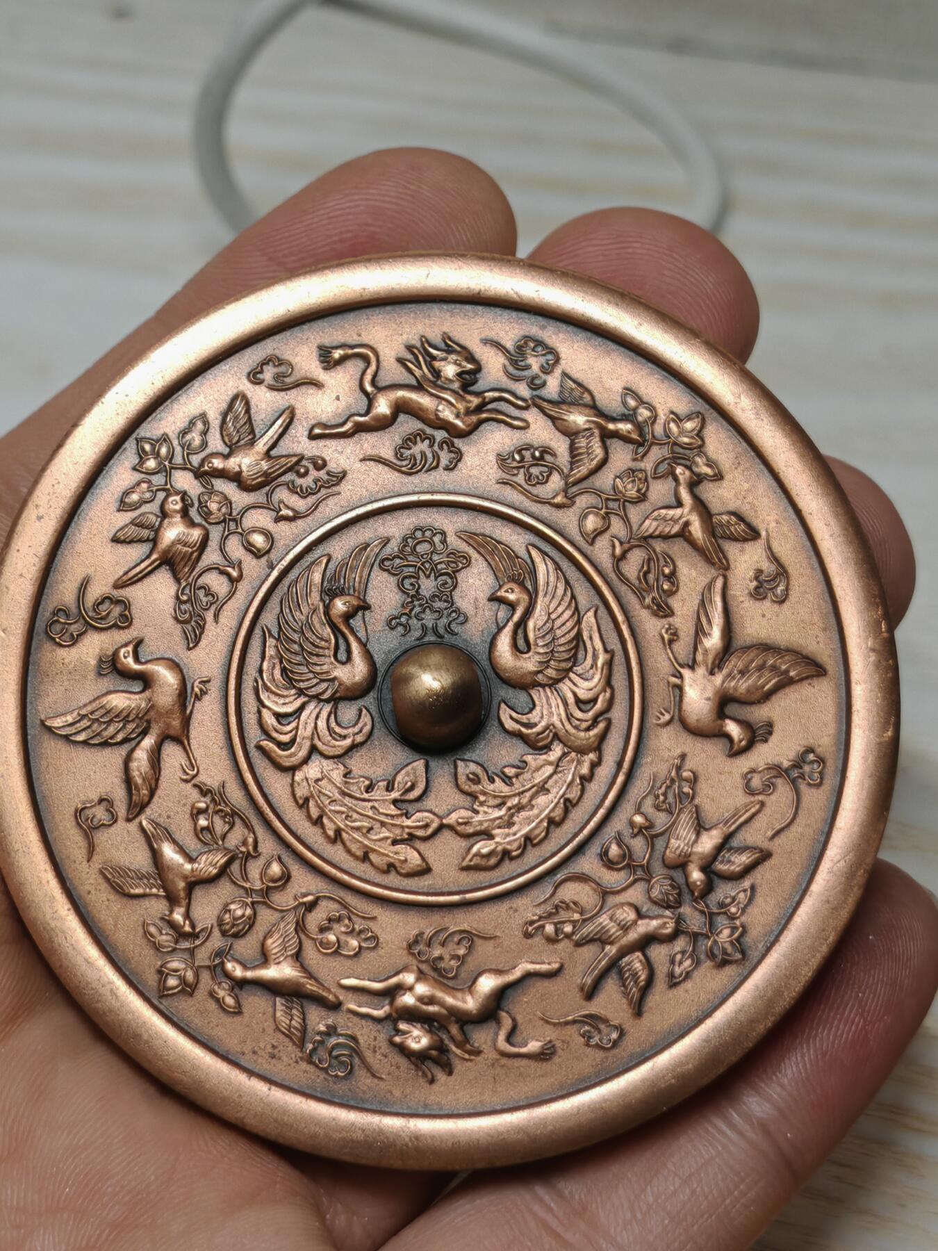 1977年日本文部省赠礼 凤凰瑞兽古镜纪念章 重159克