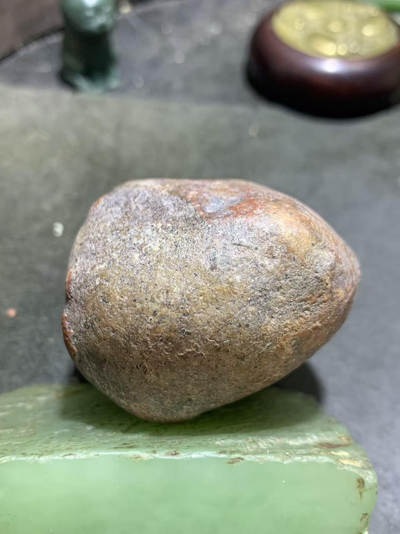 精美冻料红皮开窗料柿子红冻料南红玛瑙原石一颗，