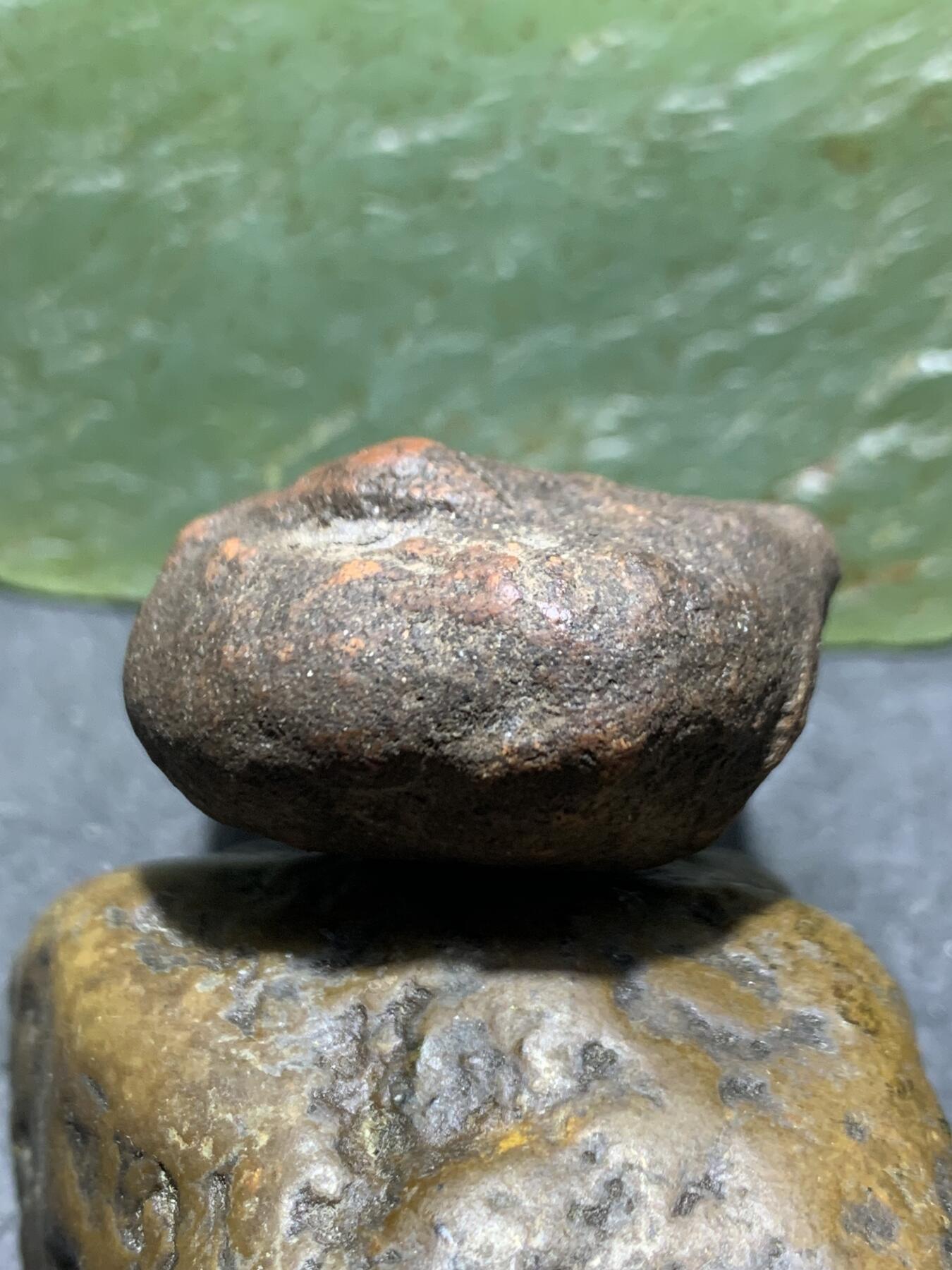 精美铁红皮开窗料南红玛瑙原石一颗，