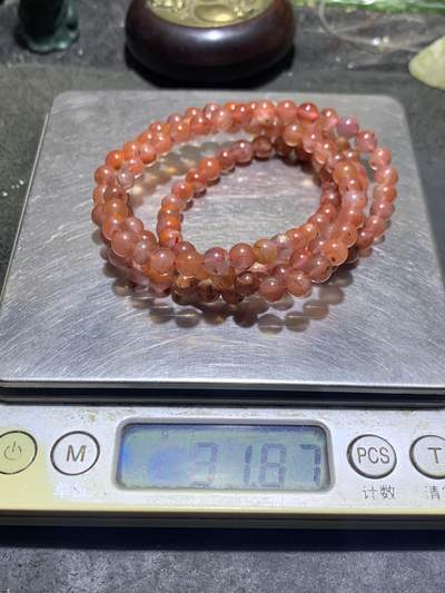 川料冻料飘红南红玛瑙多圈手串一条， 川料冻料飘红南红玛瑙多圈手串一条，