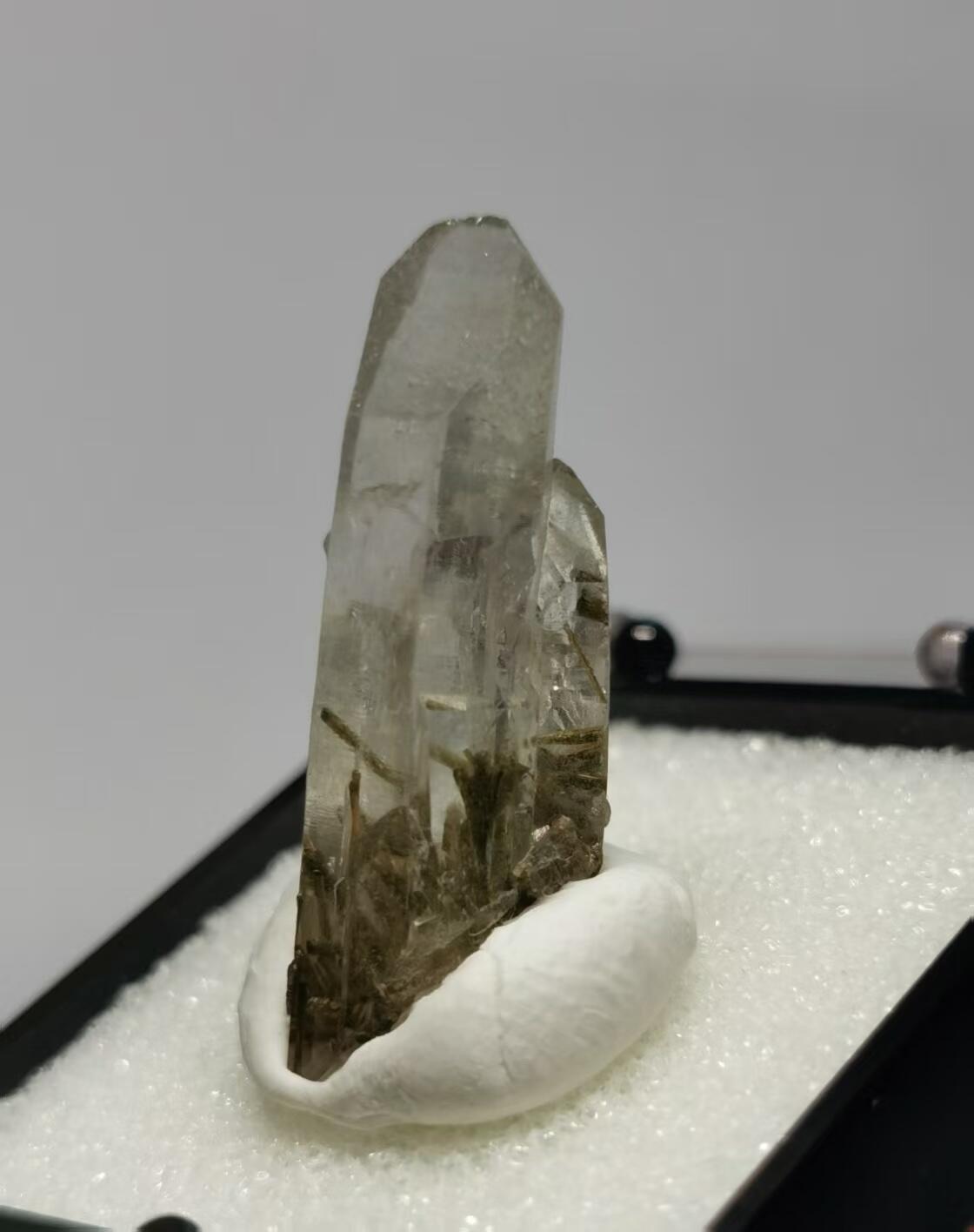 七河·世界世界币章杂件矿标化石小拍（总第38期） 藏家出品X746（10）巴西白水晶与绿碧玺共生水晶原石矿标（盒子矿） 本件拍品由合作藏家邮寄