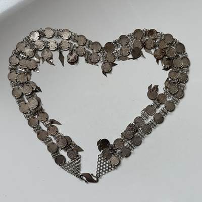 🌹外币初藏🌹🐯2026年第21场 正月十五正常发货 - 银腰带一条 总长78厘米，用荷属东印度1/10盾银币72枚 总重量120.6克