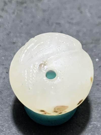 精美满冰飘亚光战国红玛瑙手工俏色巧雕喜鹊随形珠一个 精美满冰飘亚光战国红玛瑙手工俏色巧雕喜鹊随形珠一个