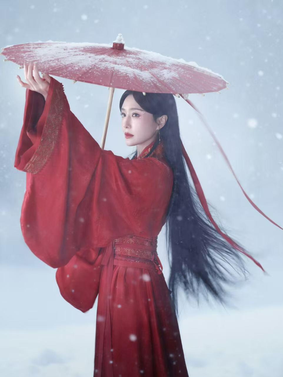 零元拍：桃灼千年，岚映春台，2026马年春晚《贺花神》桃花花神息夫人扮演者秦岚亲签三月桃花花神春帖。