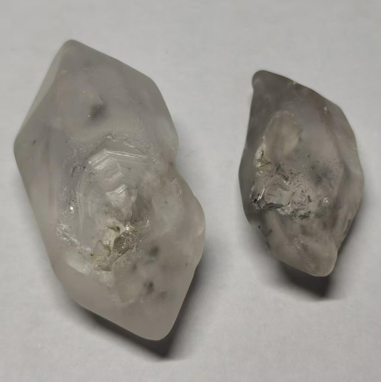 七河·世界世界币章杂件矿标化石小拍（总第38期） 藏家出品 X680（10）水冲皮 贵州闪灵水晶2件 本件拍品由合作藏家邮寄