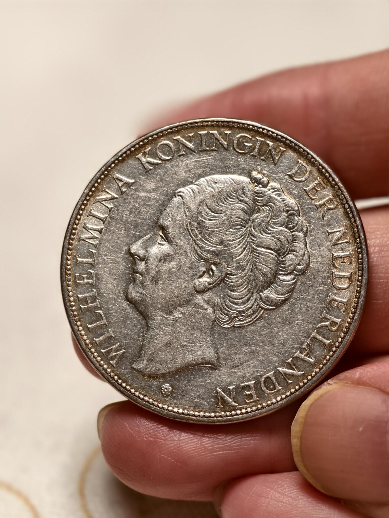 抚柳草堂-第十三期（贺新春首场）章牌钱币  奖章勋章限时免佣 满百包邮 放漏专场 1931荷兰威廉敏娜女王2.5G银币 光感好品相好非常漂亮发丝清晰压力足重25g