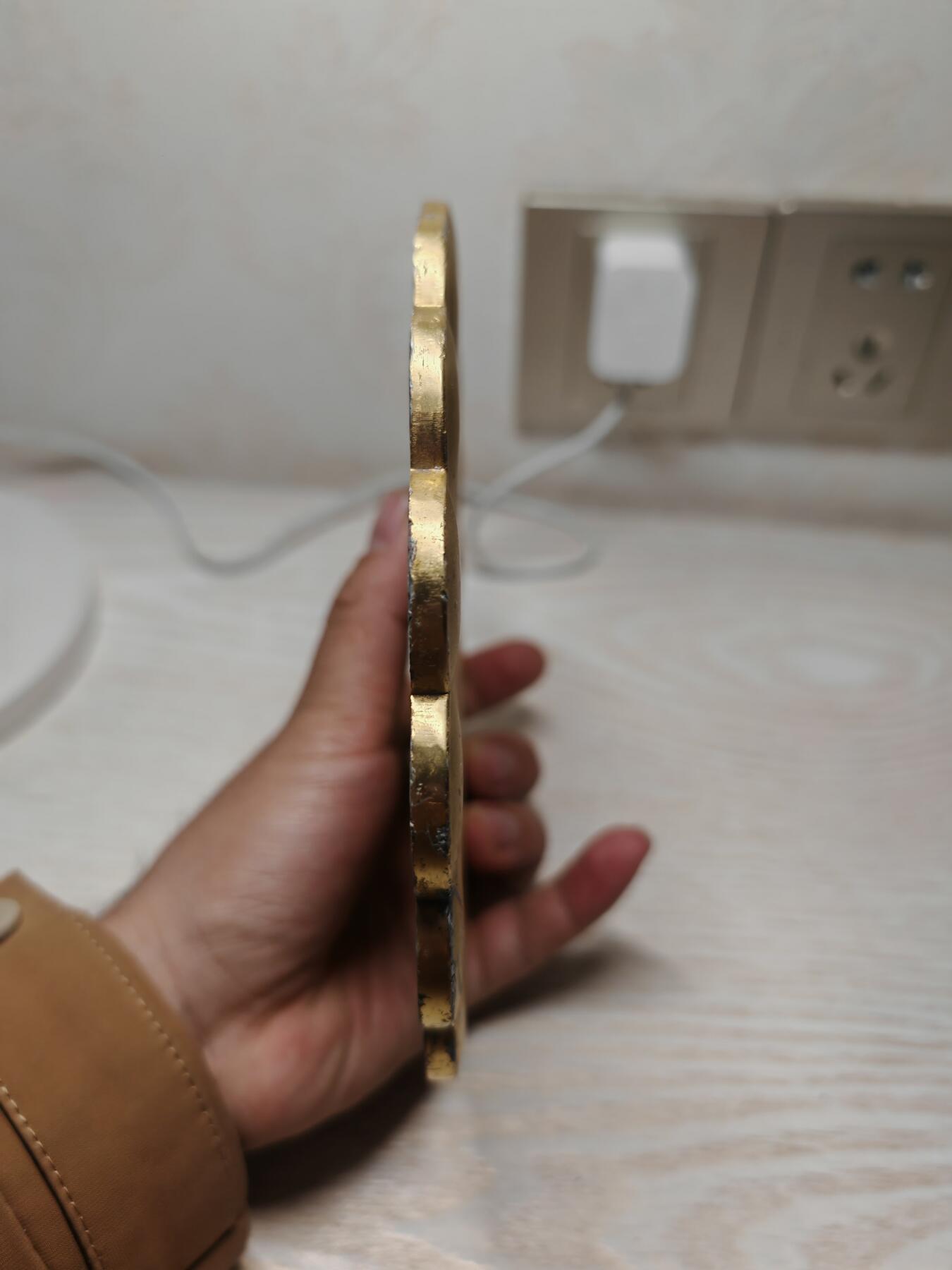 昭和天皇与香淳皇后结婚五十一周年纪念章，带原盒，官方纪念款，1976年发行，收藏价值高。直径约18cm，重400多克，有磕碰磨损。