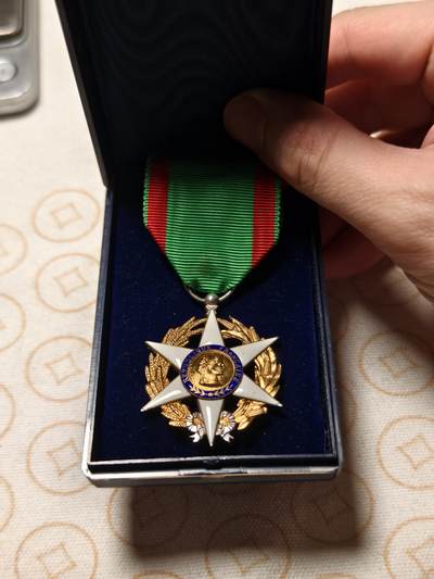 抚柳草堂-第十三期（贺新春首场）章牌钱币  奖章勋章限时免佣 满百包邮 放漏专场 - 法国骑士级农业功绩勋章 带原盒950银质珐琅 去掉绶带净重18g 工艺精美   