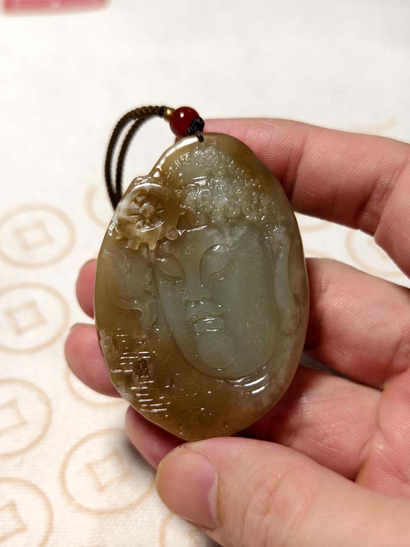 抚柳草堂-第十三期（贺新春首场）章牌钱币  奖章勋章限时免佣 满百包邮 放漏专场 和田玉新疆且末料纯手工雕刻一念之间 玉质油润 质地均匀 长59mm款41mm重44.9g 