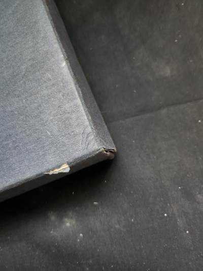 南水社第二次拍卖 日本赤十字会银色有功章牌匾（昭和六十一年，1986年）完好带原盒，少见，外盒四角有磨损使用痕迹