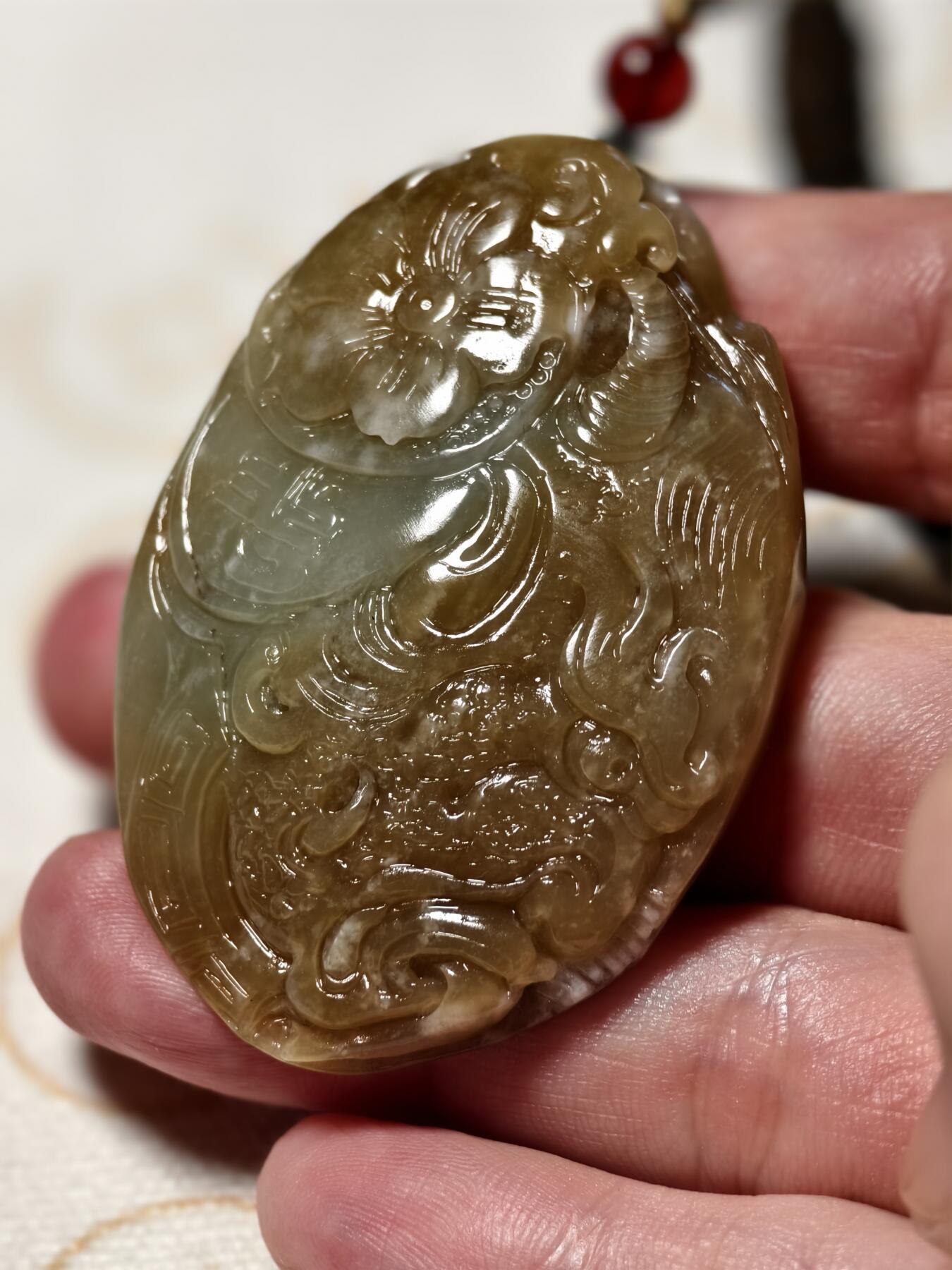 抚柳草堂-第十三期（贺新春首场）章牌钱币  奖章勋章限时免佣 满百包邮 放漏专场 和田玉新疆且末料纯手工雕刻一念之间 玉质油润 质地均匀 长59mm款41mm重44.9g 