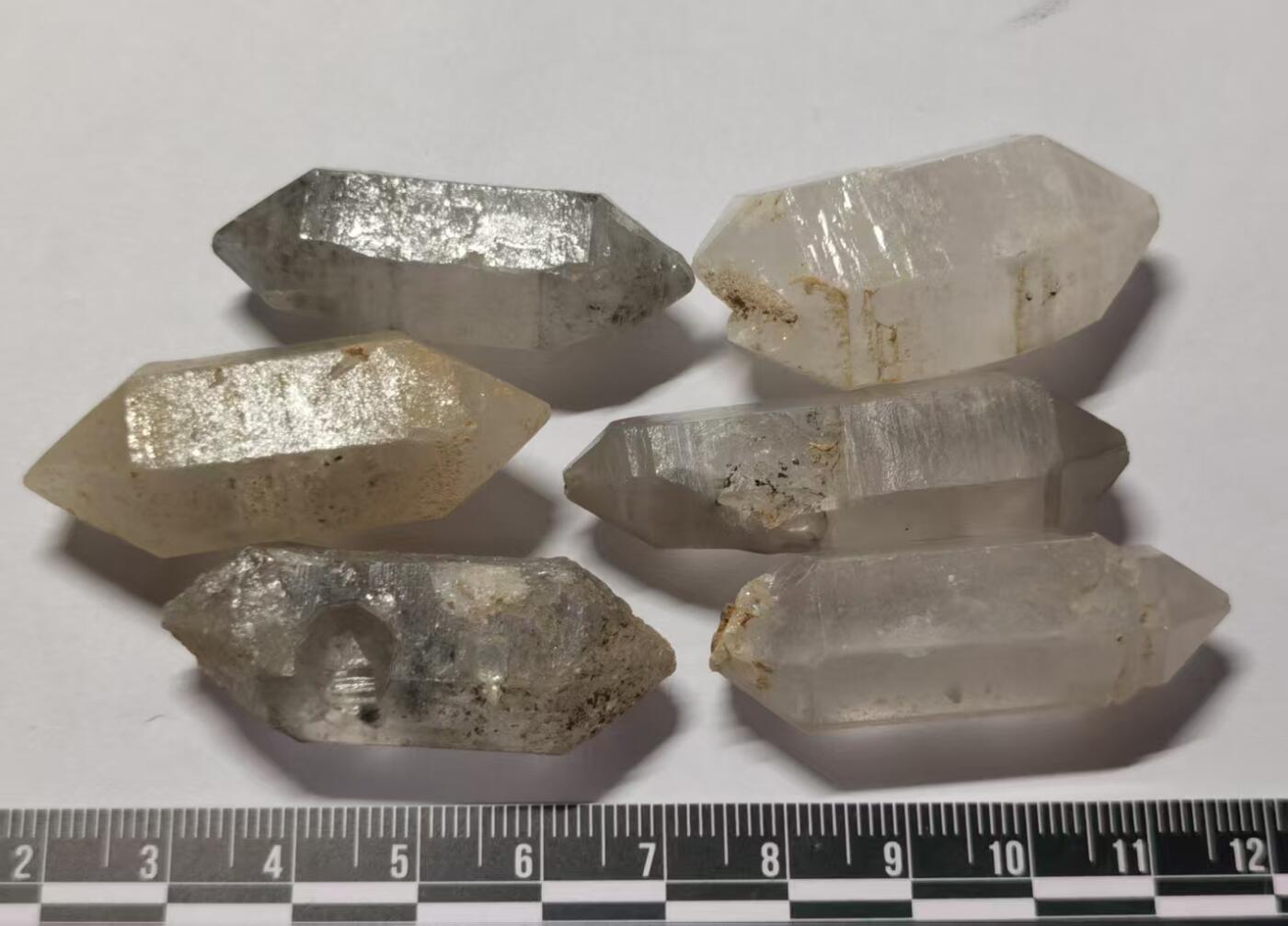 七河·世界世界币章杂件矿标化石小拍（总第38期） 藏家出品X756（10） 块头比较大的云贵闪灵水晶原石一组6件 90多克 本件拍品由合作藏家邮寄