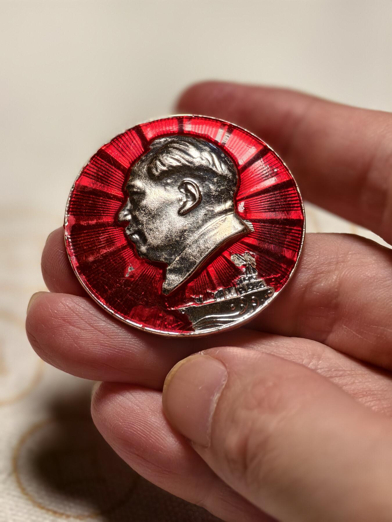 抚柳草堂-第十三期（贺新春首场）章牌钱币  奖章勋章限时免佣 满百包邮 放漏专场 六十年代毛主席像章 少见轮船版品相如图 直径40.5mm