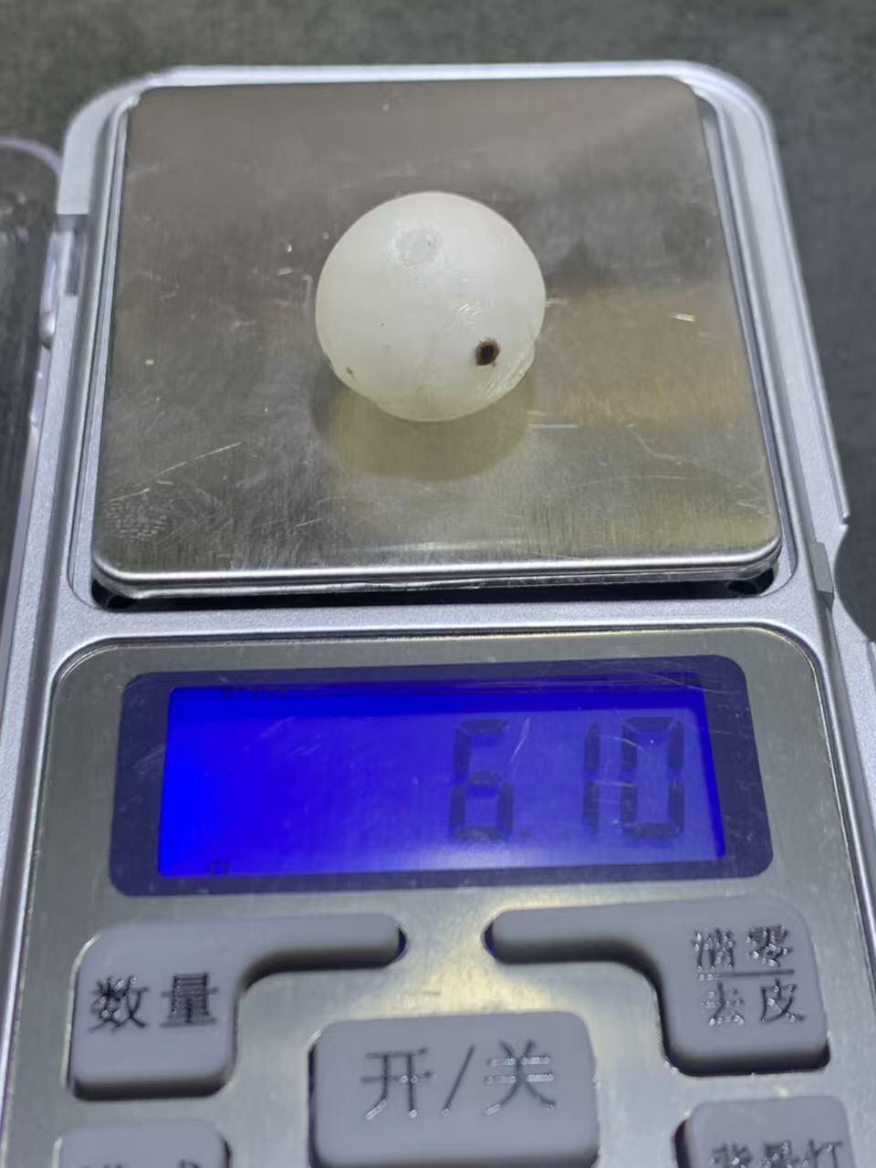 精美满冰飘亚光战国红玛瑙手工俏色巧雕喜鹊随形珠一个