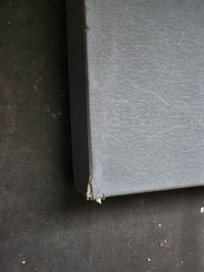 南水社第二次拍卖 日本赤十字会银色有功章牌匾（昭和六十一年，1986年）完好带原盒，少见，外盒四角有磨损使用痕迹