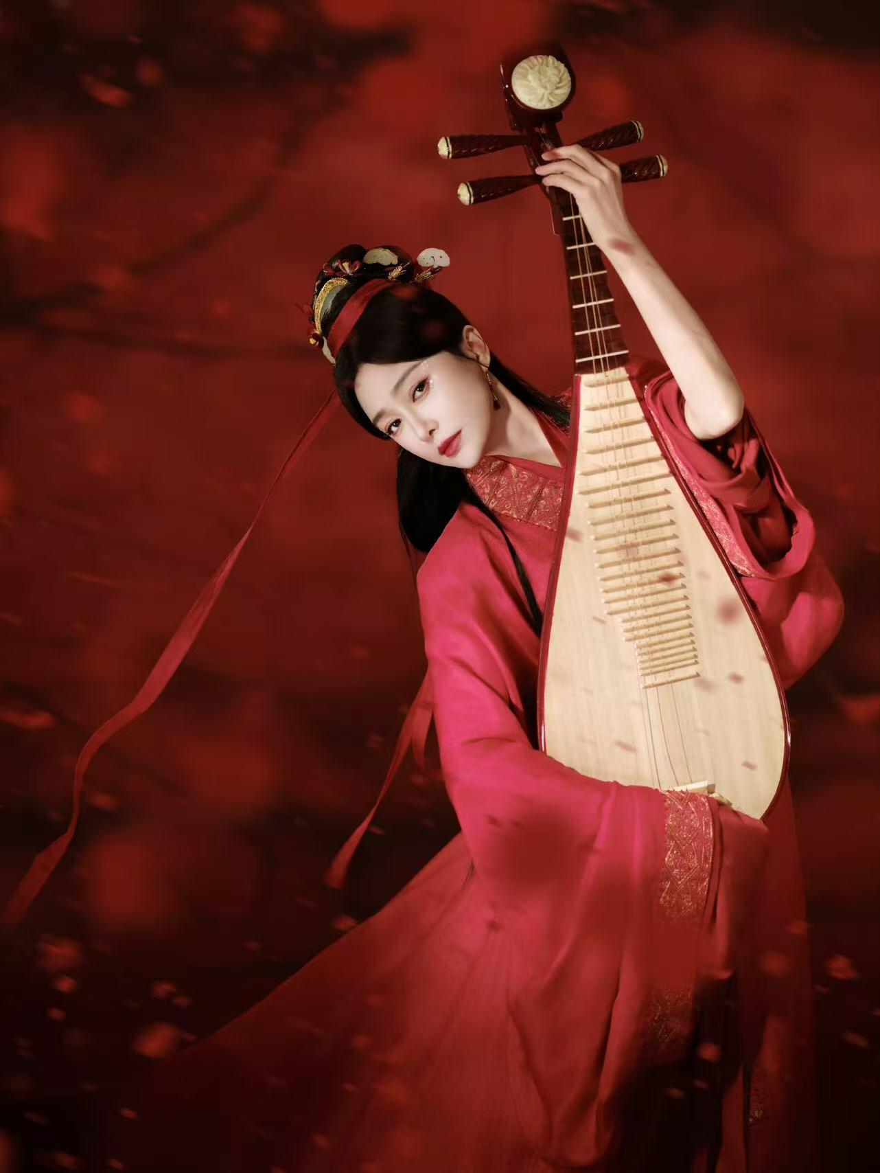 零元拍：桃灼千年，岚映春台，2026马年春晚《贺花神》桃花花神息夫人扮演者秦岚亲签三月桃花花神春帖。