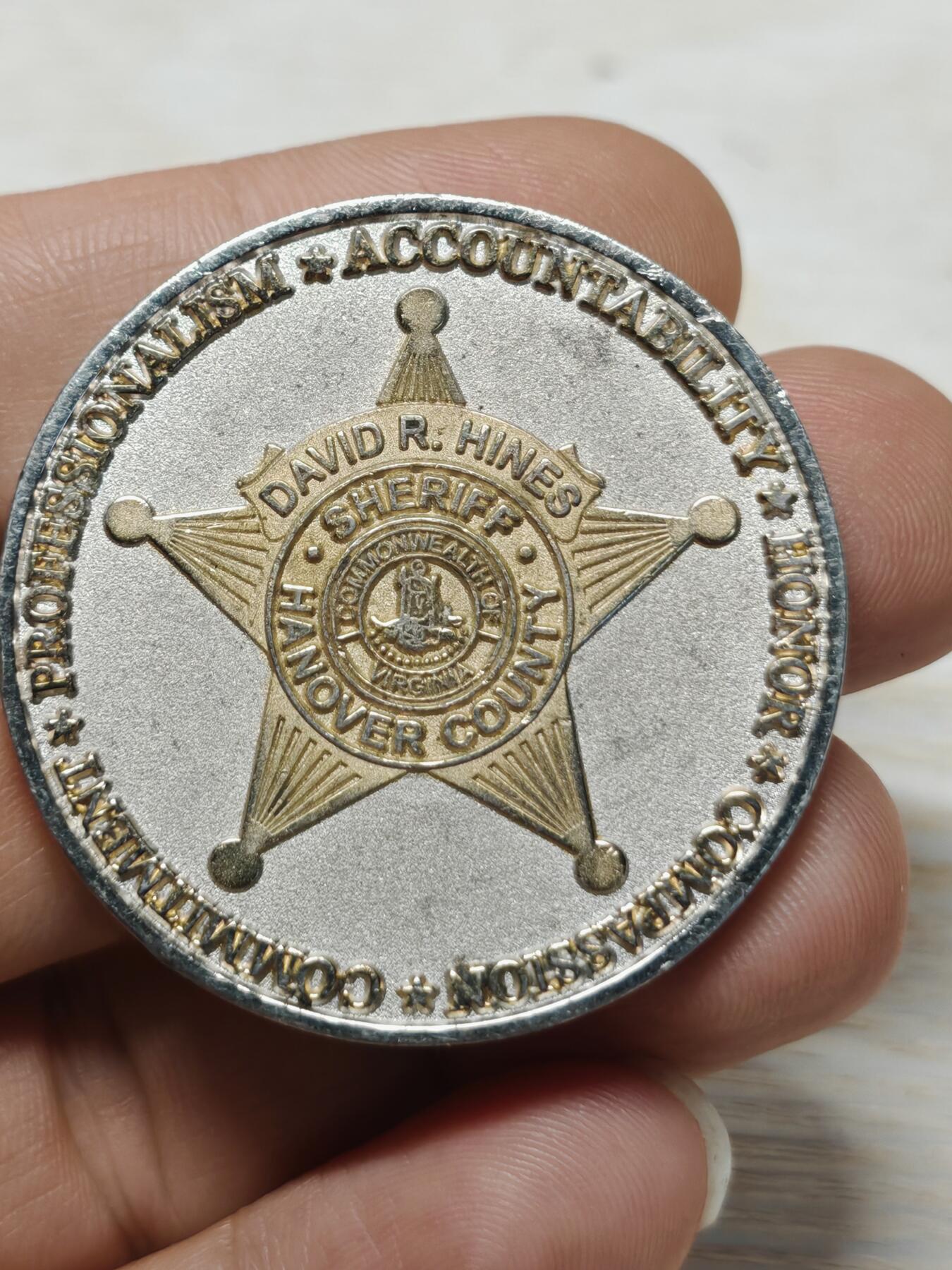 美国汉诺威县警长纪念章正面铠甲勇士 背面星形徽章和警长姓名