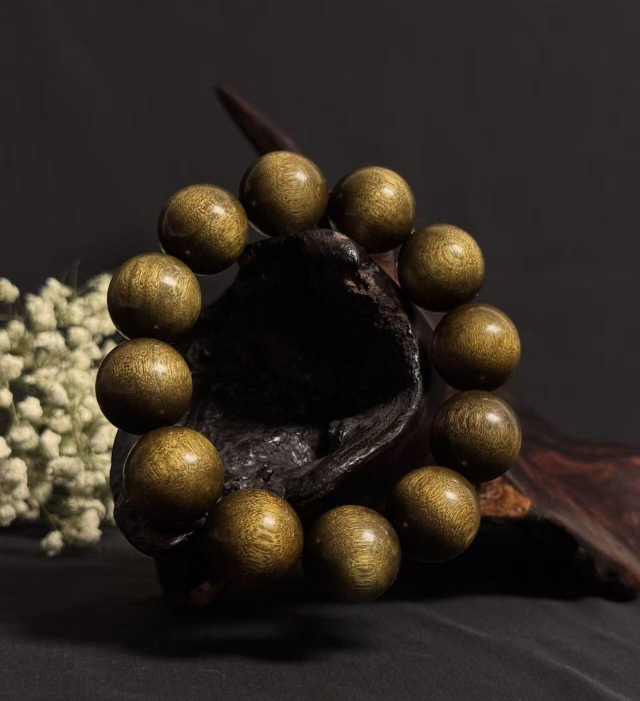 零元拍：金丝楠祖母绿手串，2.0。金丝满满，满手留香