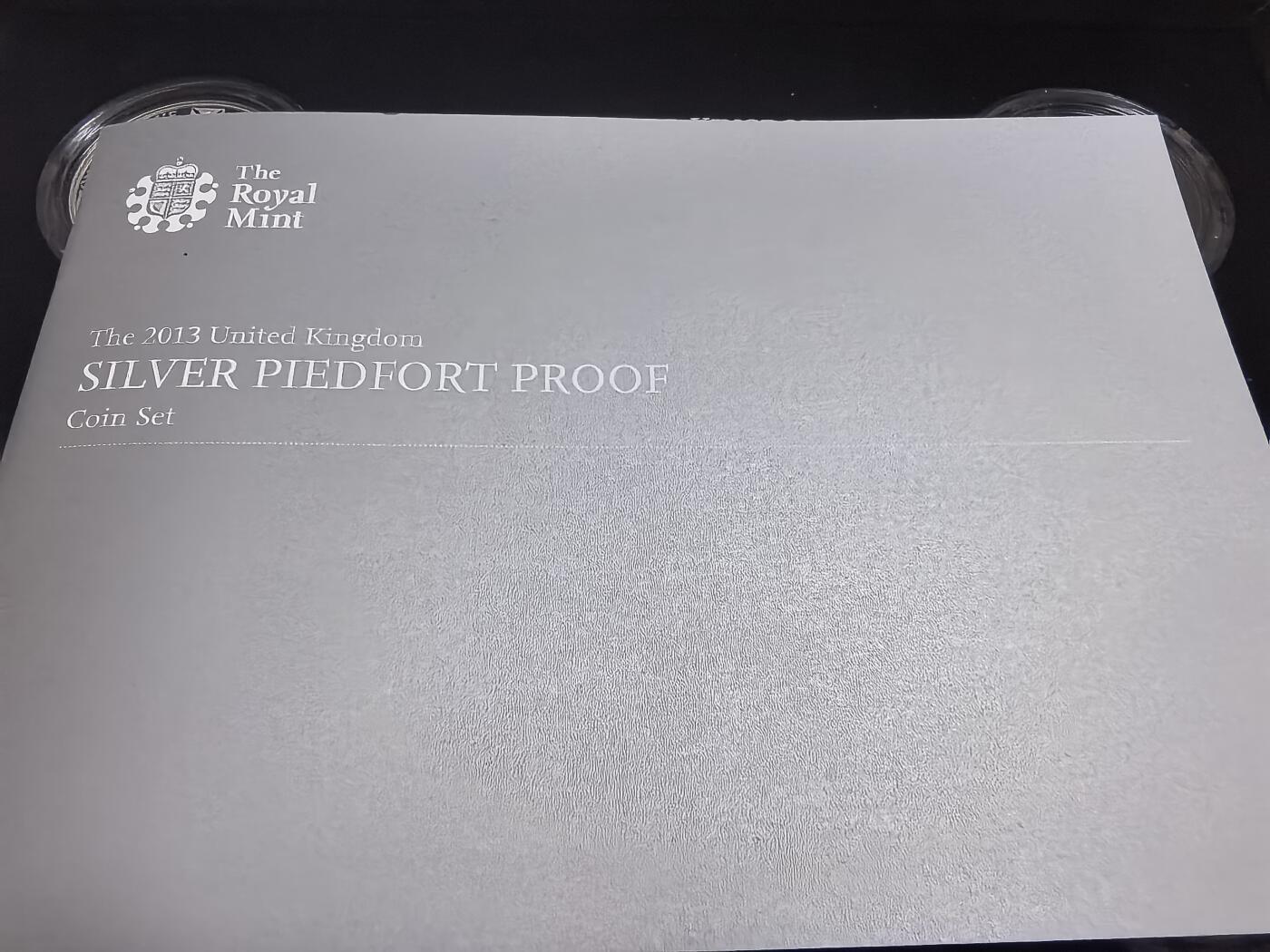 长老汇马年精选第五场拍卖 2013英国7枚精制加厚银币套装，181.56克925银，盒证全，钢琴烤漆木盒，2013套