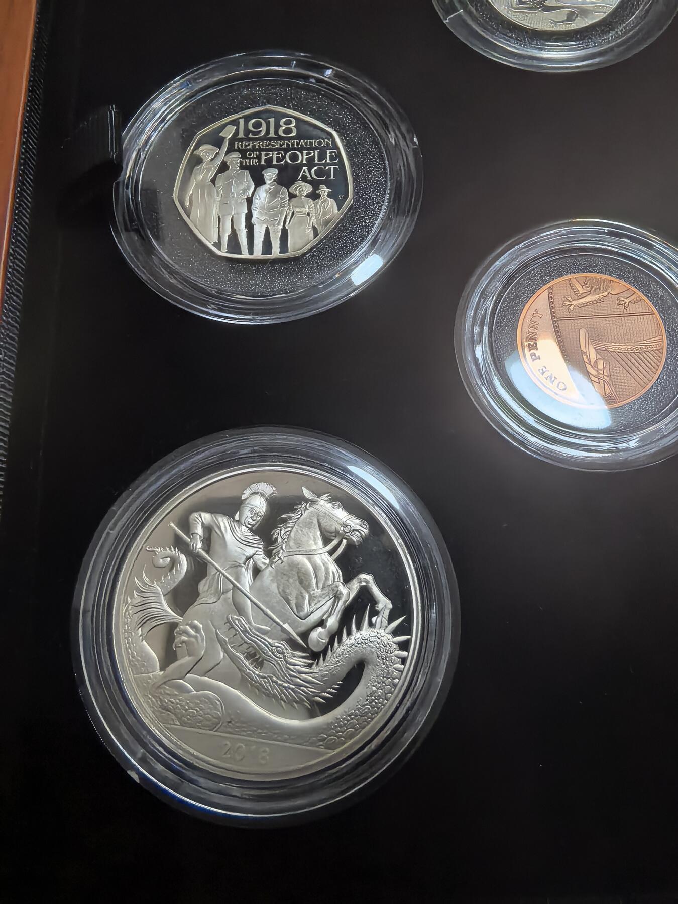 长老汇马年精选第五场拍卖 2018英国14枚精制币豪华套装，盒证全，实木盒，5000套