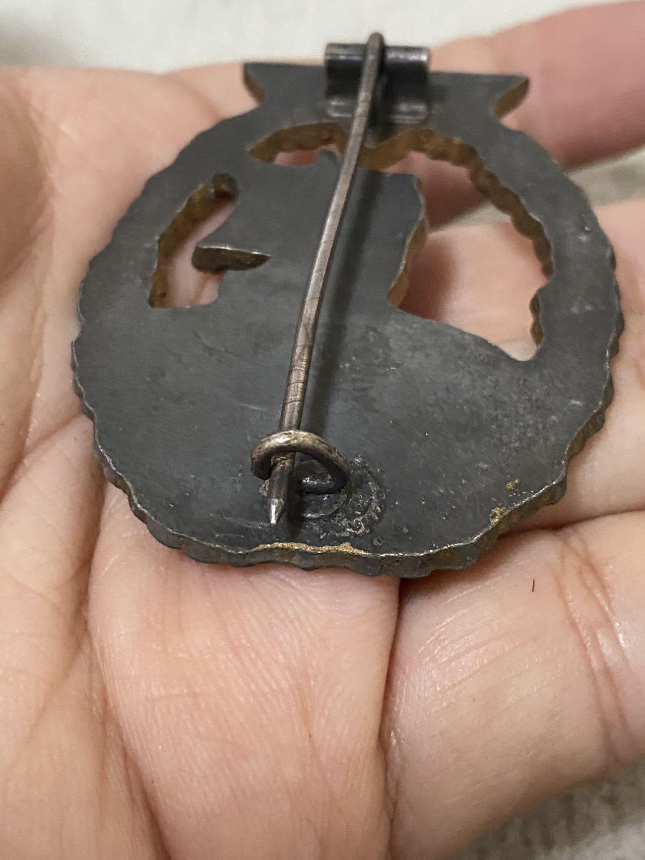 德国苏联勋章奖章年初拍卖 本次高价值物品较多 德因原因只上2-3图 具体的想要的请联系我要完整图。都经过讨论未标明则全部是原品，保真 放心拍。3月4日晚上九点结束在麦稀奇 找不到的加我qq或者微信都是184277308备注苏章拍卖。 珍爱和平 德 海章 辅助巡洋舰作战徽章   非常稀有 品相如图 实物实拍，所见即所得，售出非真假问题不退不换