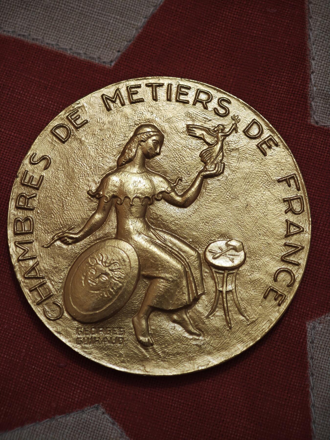 橙子收藏第四期 法国手工业行会纪念青铜镀金大铜章（Georges Guiraud作品）