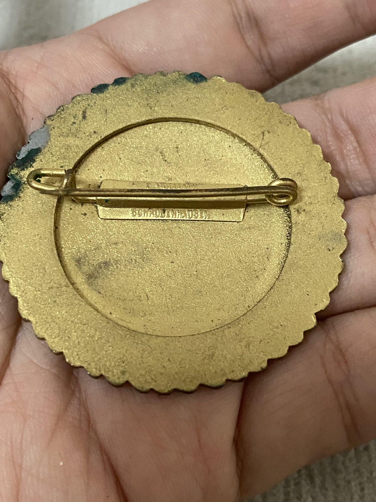 德国苏联勋章奖章年初拍卖 本次高价值物品较多 德因原因只上2-3图 具体的想要的请联系我要完整图。都经过讨论未标明则全部是原品，保真 放心拍。3月4日晚上九点结束在麦稀奇 找不到的加我qq或者微信都是184277308备注苏章拍卖。 珍爱和平 德 1941年蒂罗尔大区射击成就章（小口径步枪项目，金质带橡叶版） 做工非常精美  Carl Poellath（卡尔·波拉特） 生产， 珐琅完整  品相如图 实物实拍，所见即所得，售出非真假问题不退不换