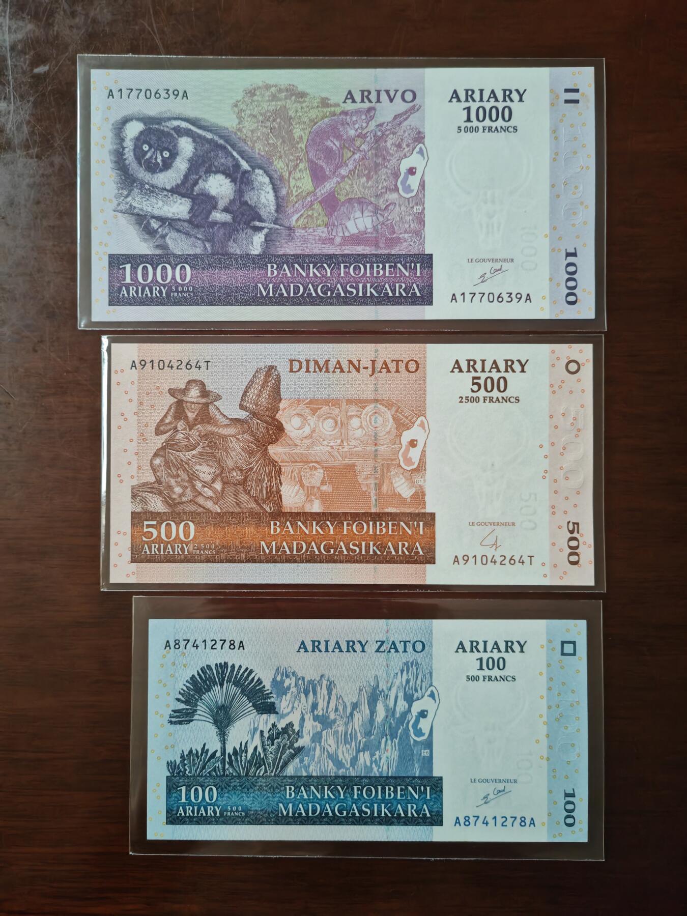 【礼羽收藏】🌏世界钱币拍卖126期 (一组3张)【UNC】非洲 马达加斯加 100.500.1000阿里亚里