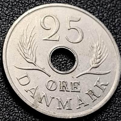 泉币菌-第200场- 新年快乐 新年第8场 本场拍品多 请提前出价（正月十五统一发货） - 丹麦1967年25欧尔中孔镍币 玛格丽特二世花押 