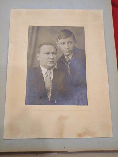 橙子收藏第四期 一本完整保存的苏联海军上校（一级舰长）个人纪念相册(78张)，时间跨度约为20世纪30年代至50年代，是记录一位苏联海军军官从二战到冷战初期军旅生涯与家庭生活的一手实物史料。