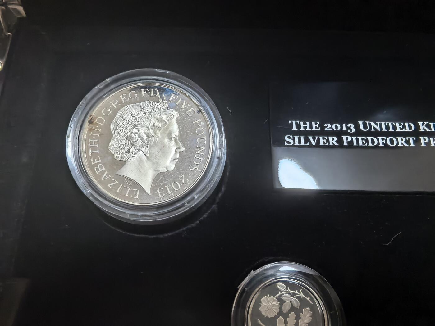 长老汇马年精选第五场拍卖 2013英国7枚精制加厚银币套装，181.56克925银，盒证全，钢琴烤漆木盒，2013套