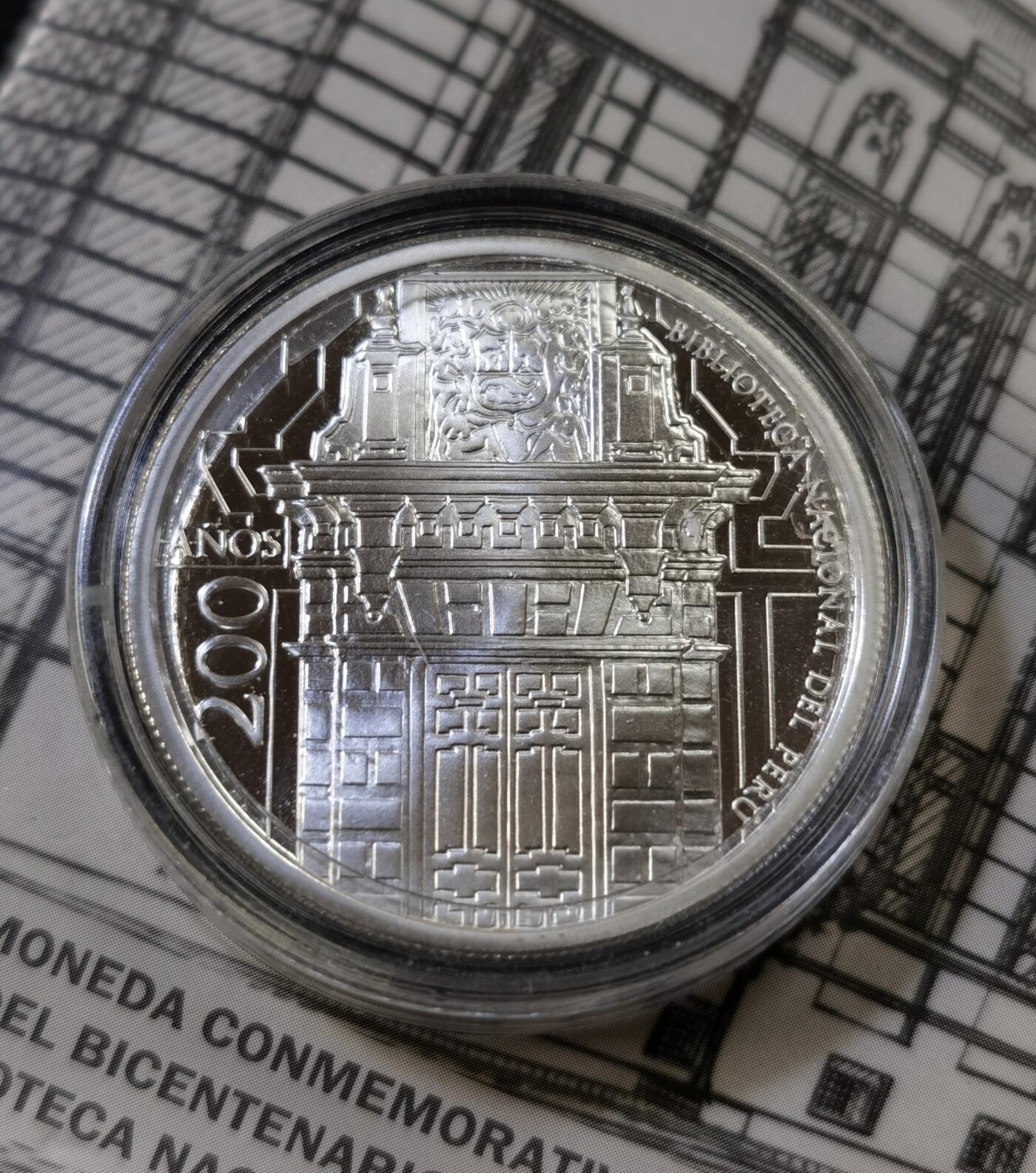 甄臻铺-世界币章拍卖（第52期），甄品场拍品征集中，送拍享返佣金等优惠多多 秘鲁共和国独立，议会，海军200周年PROOF银币，带造币厂原包装，精致漂亮。（1）