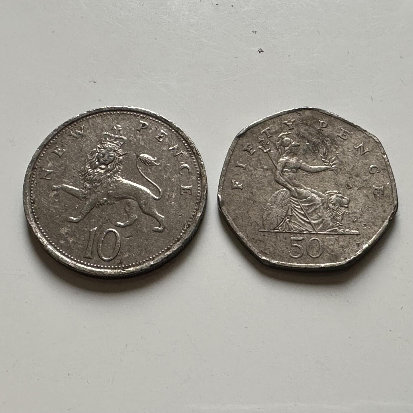 🌹外币初藏🌹🐯2026年第21场 正月十五正常发货 英国2枚 50便士不平