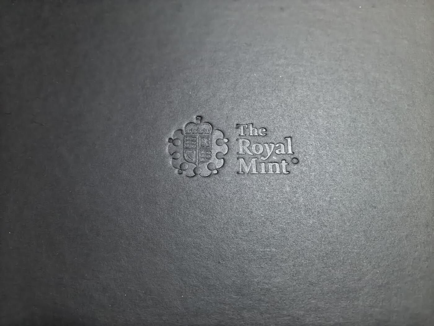 长老汇马年精选第五场拍卖 2019英国50便士发行50周年5枚精制加厚银币套装，军事版版，钢琴烤漆木盒，1969套