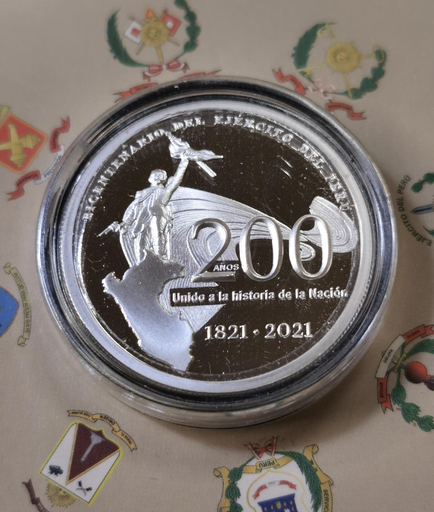 甄臻铺-世界币章拍卖（第52期），甄品场拍品征集中，送拍享返佣金等优惠多多 秘鲁共和国独立，议会，海军200周年PROOF银币，带造币厂原包装，精致漂亮。（2）