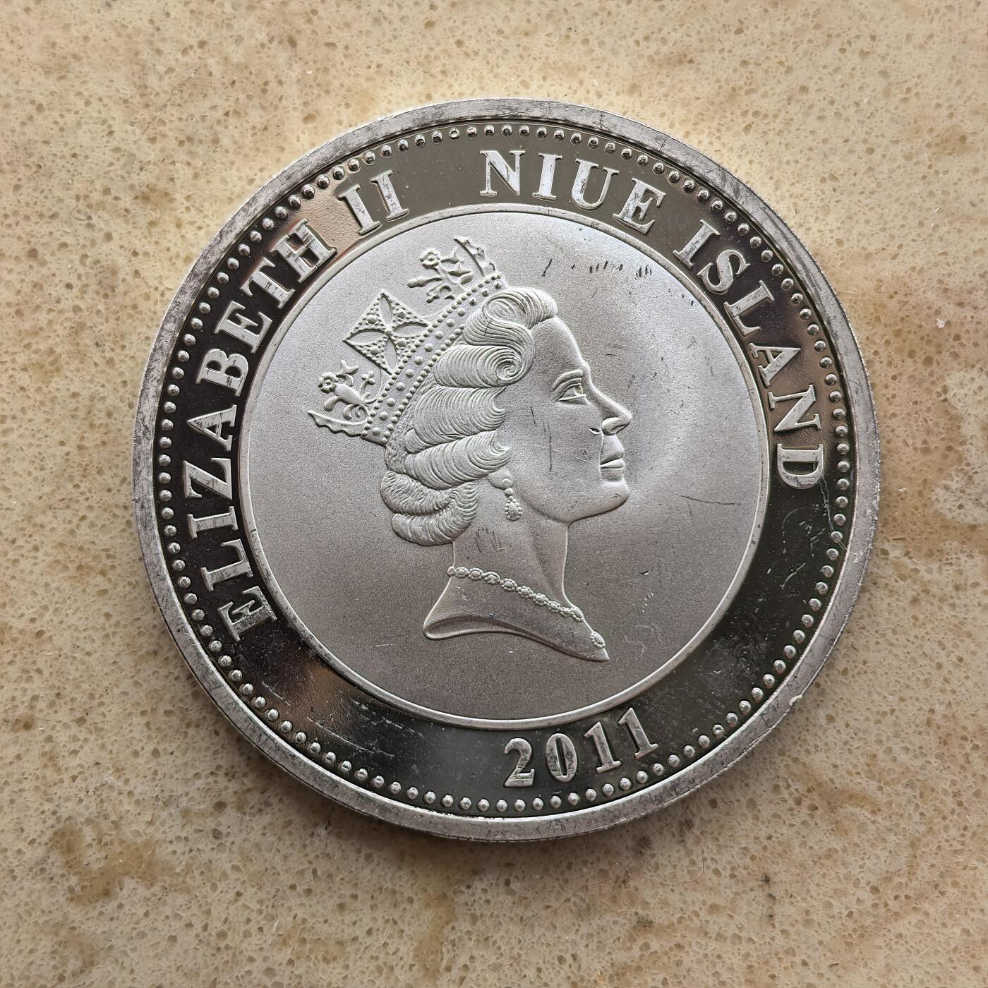 道一币馆币章第一百六十八场 纽埃2011年威廉王子和凯特王妃世纪婚礼1元精制银币 28.28g 925s