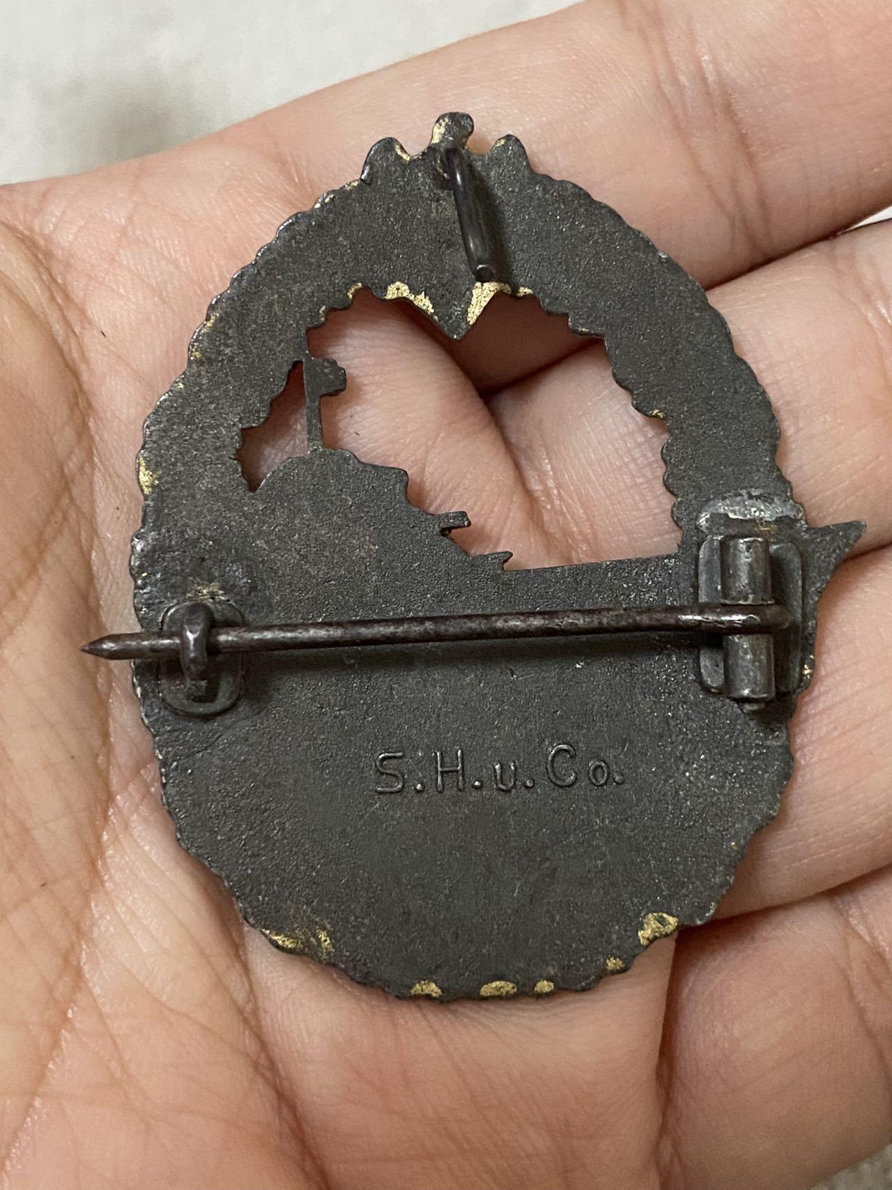 德国苏联勋章奖章年初拍卖 本次高价值物品较多 德因原因只上2-3图 具体的想要的请联系我要完整图。都经过讨论未标明则全部是原品，保真 放心拍。3月4日晚上九点结束在麦稀奇 找不到的加我qq或者微信都是184277308备注苏章拍卖。 珍爱和平 德 海章 驱逐舰作战徽章  厂标清晰 非常稀有 品相如图 实物实拍，所见即所得，售出非真假问题不退不换