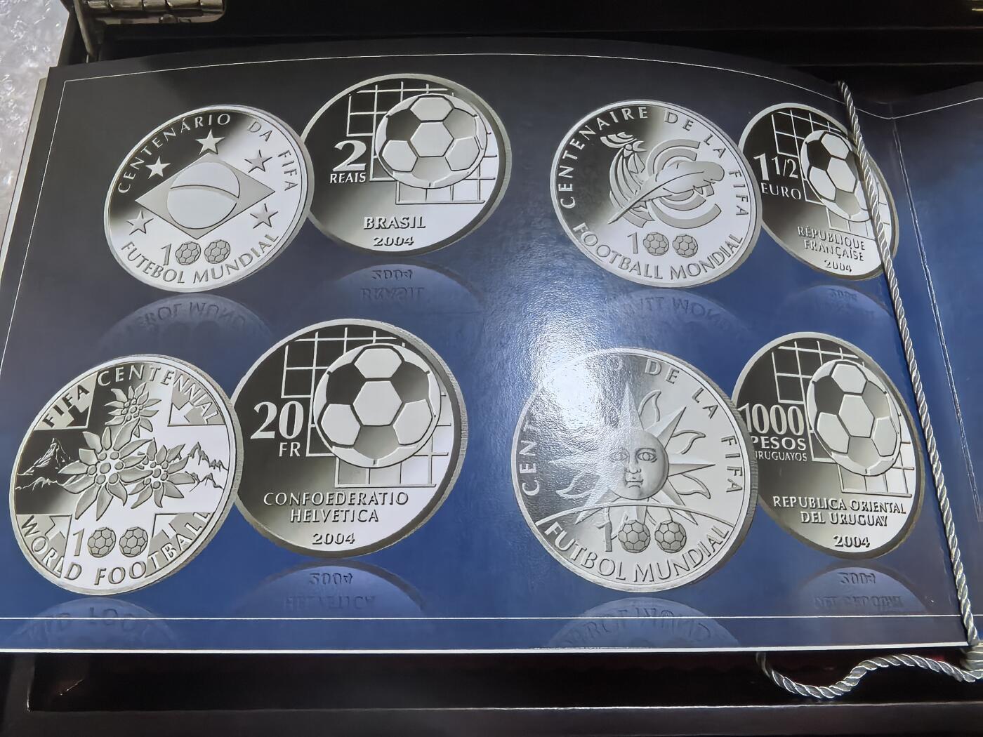 长老汇马年精选第五场拍卖 2004FIFA百年四国4枚精制银币套装，盒证全，实木高档盒